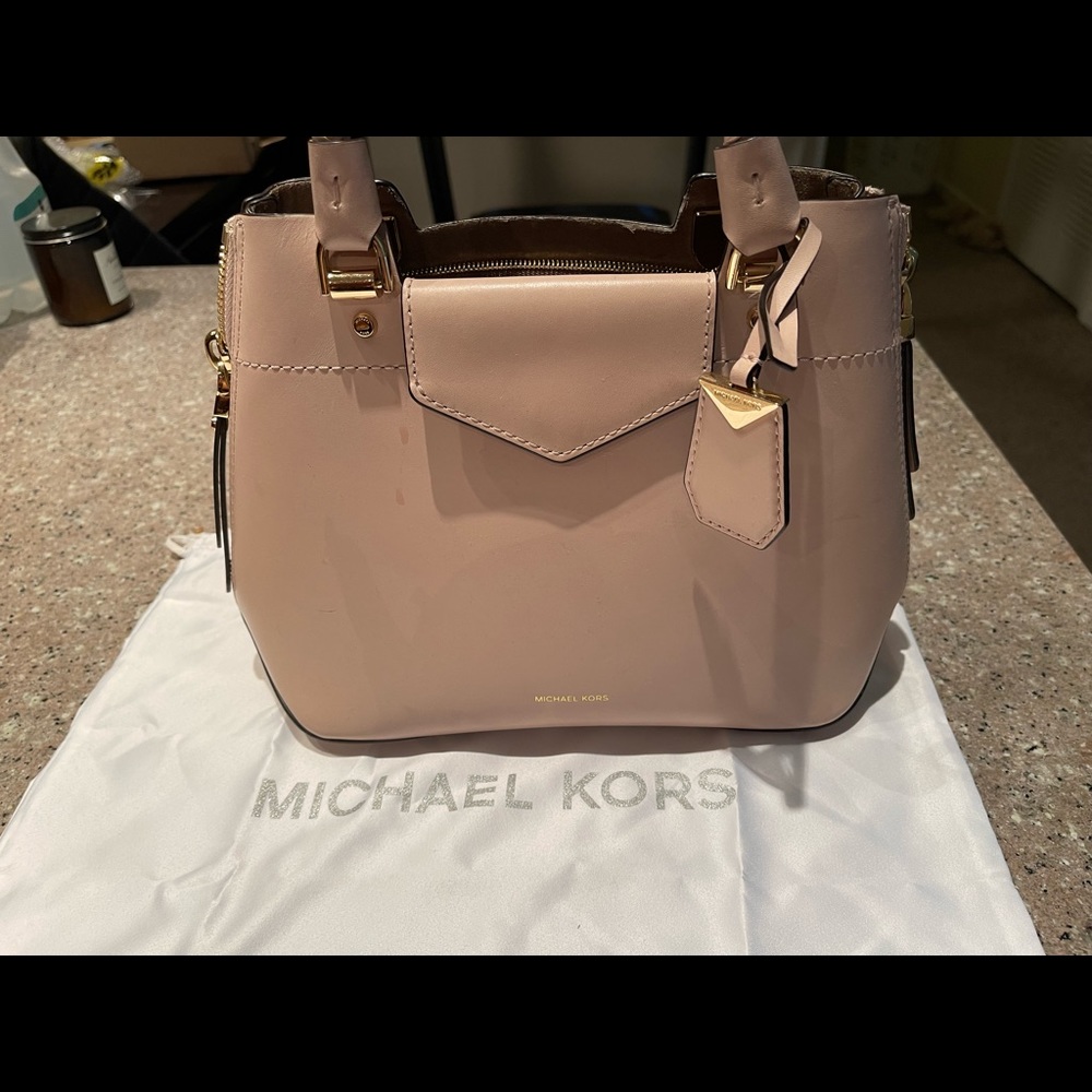 Michael Kors purse and matching wallet in pale pink